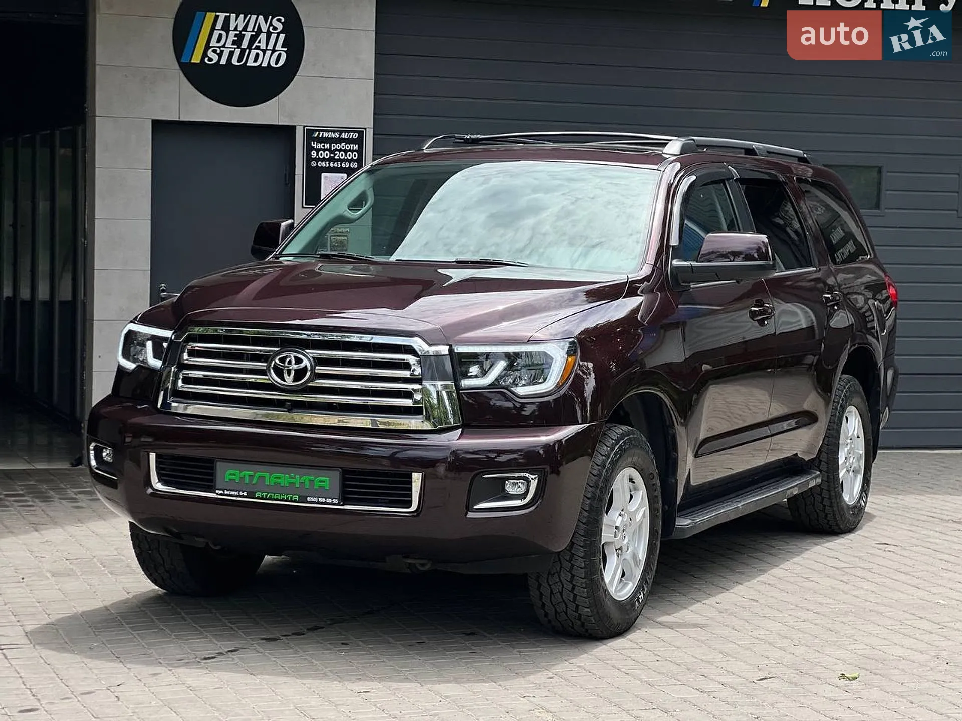 Toyota Sequoia, 2016
