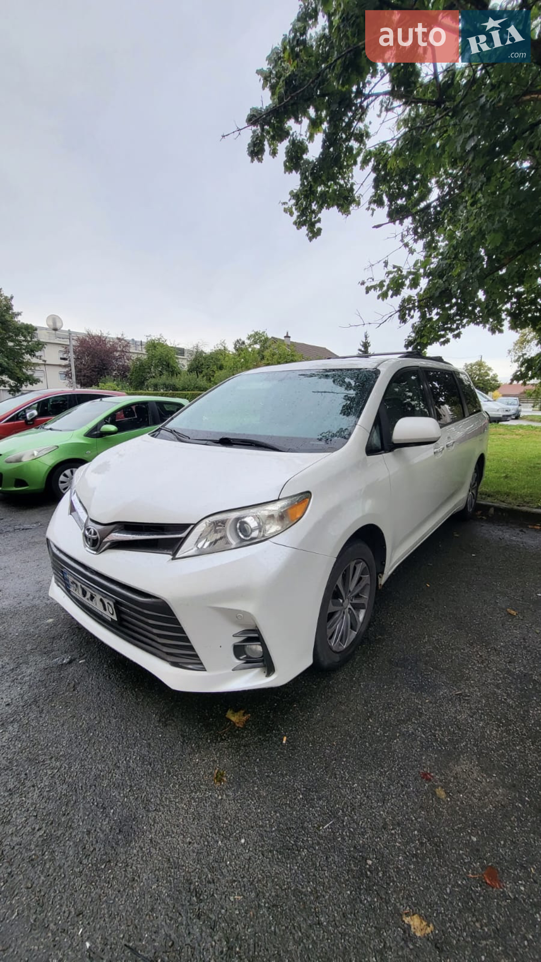 Toyota Sienna, 2011