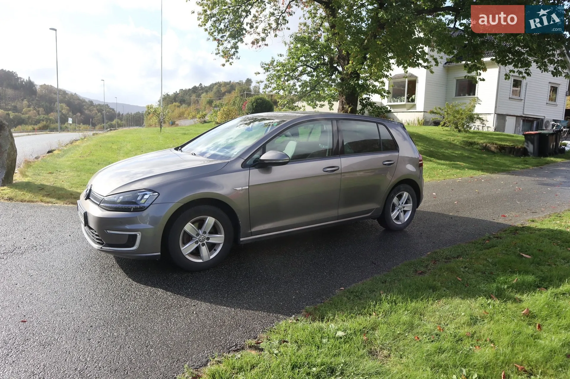 Volkswagen e-Golf, 2015