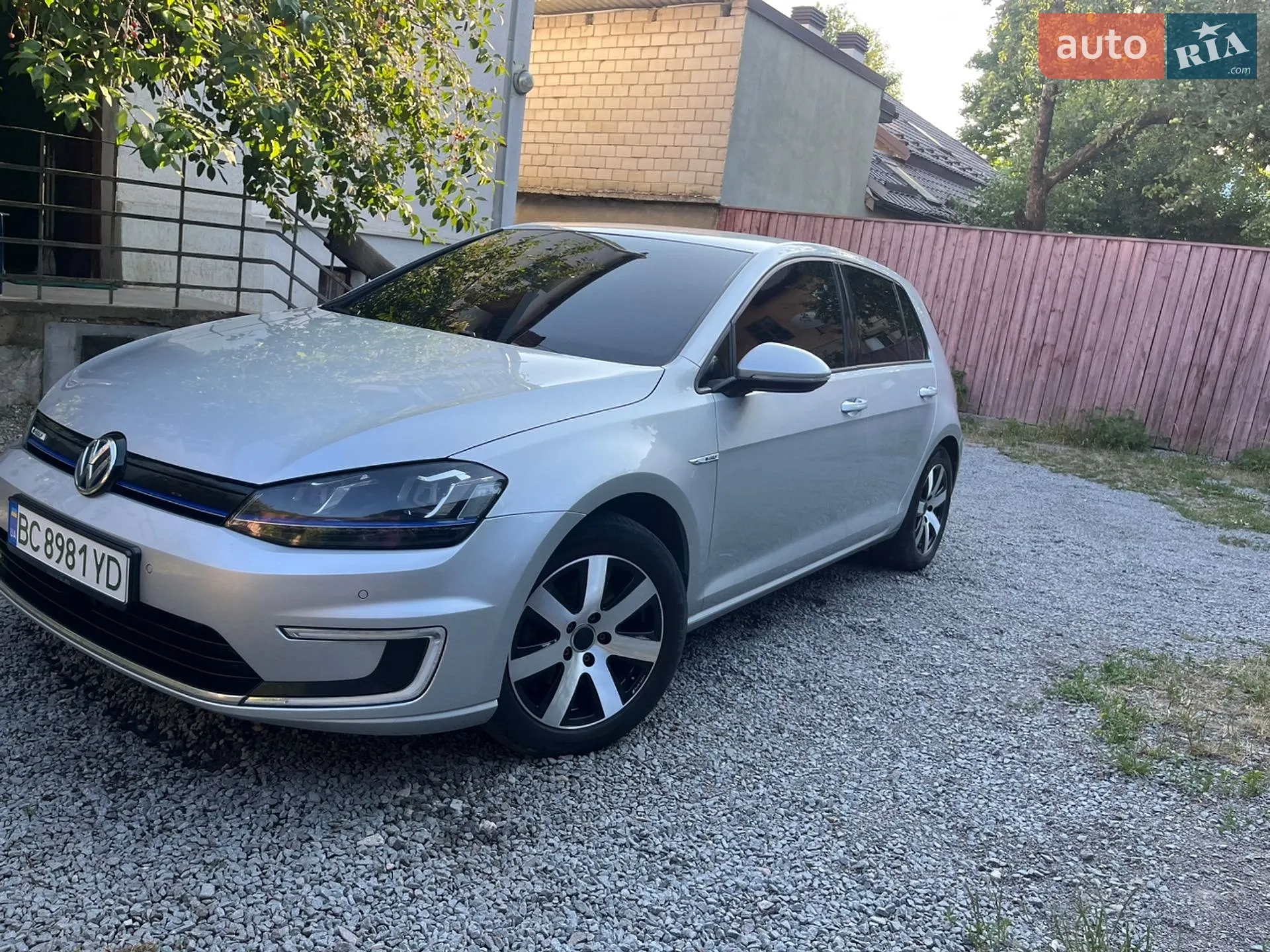 Volkswagen e-Golf, 2015