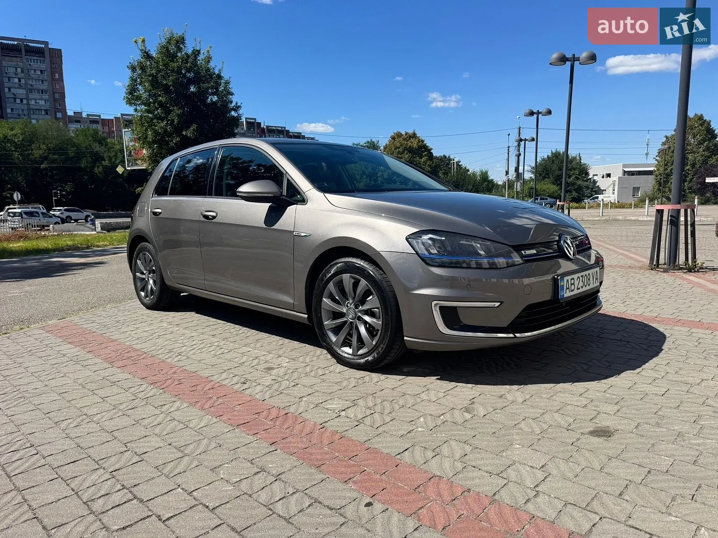 Volkswagen e-Golf, 2015