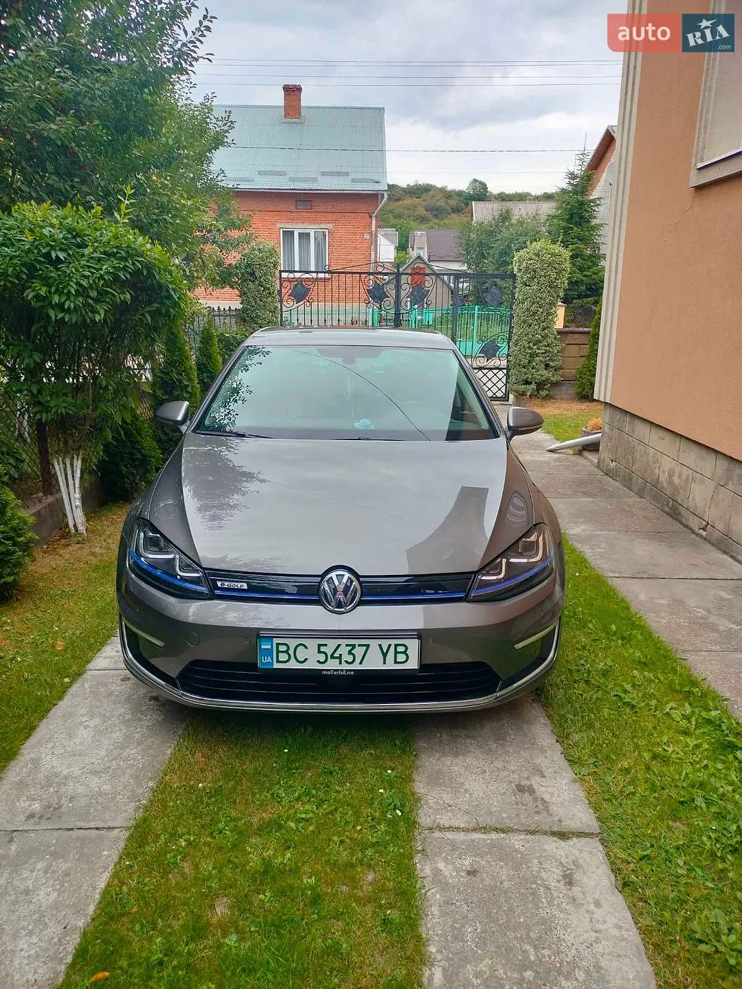 Volkswagen e-Golf, 2015