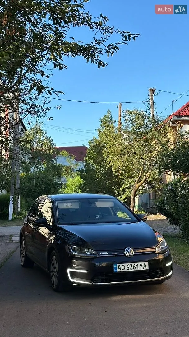 Volkswagen e-Golf, 2015