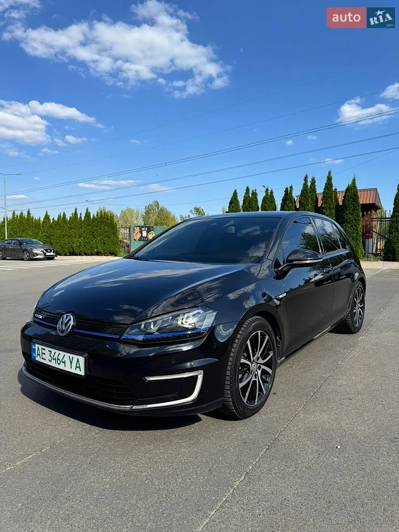 Volkswagen e-Golf, 2015