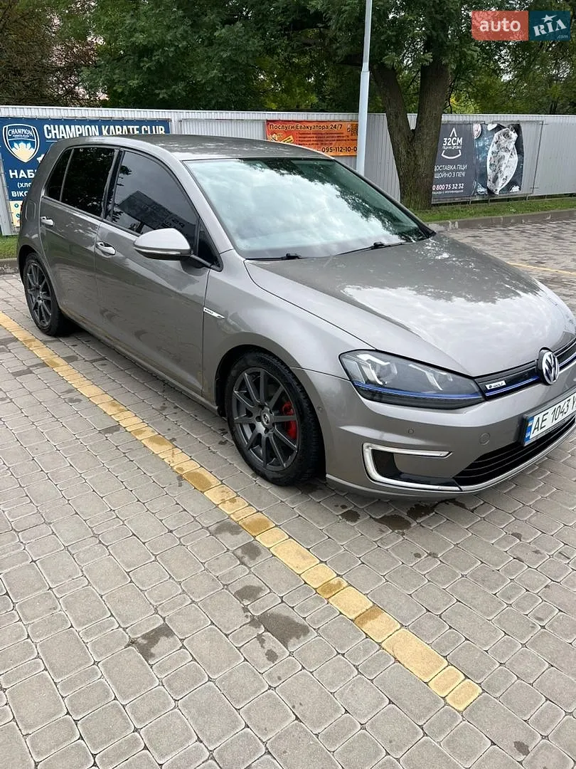 Volkswagen e-Golf, 2014
