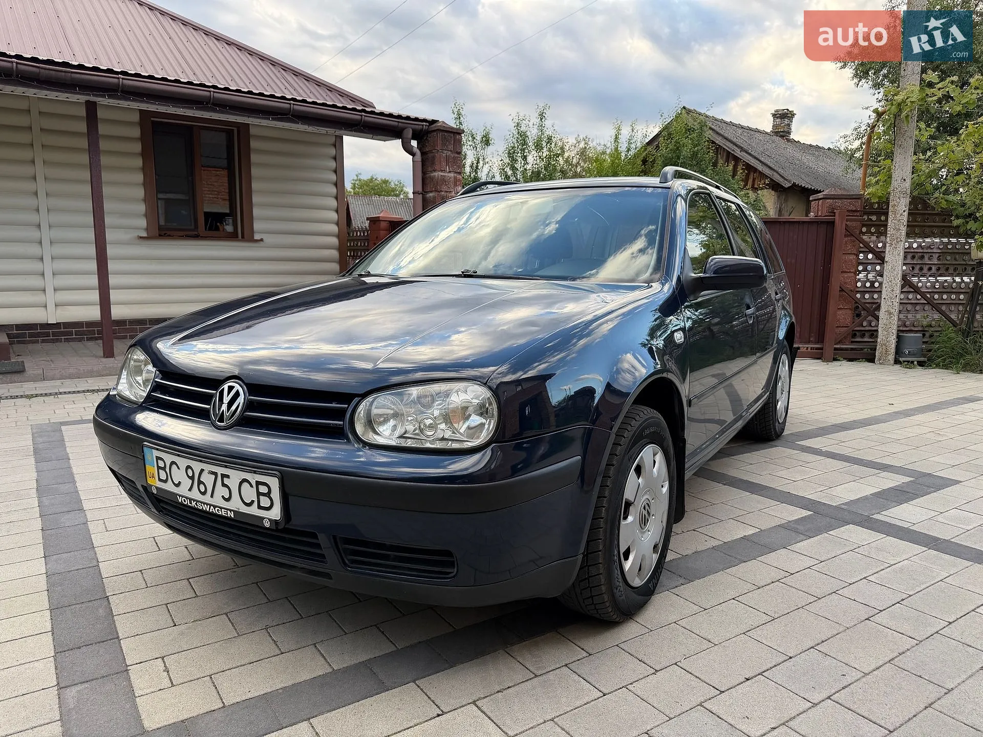 Volkswagen Golf, 2004