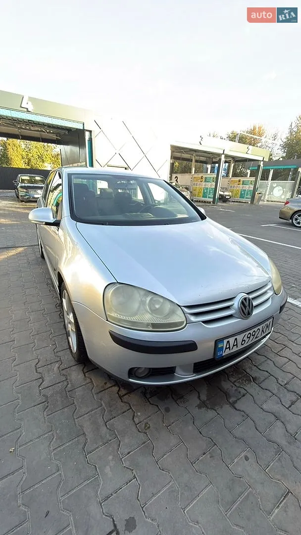 Volkswagen Golf, 2005