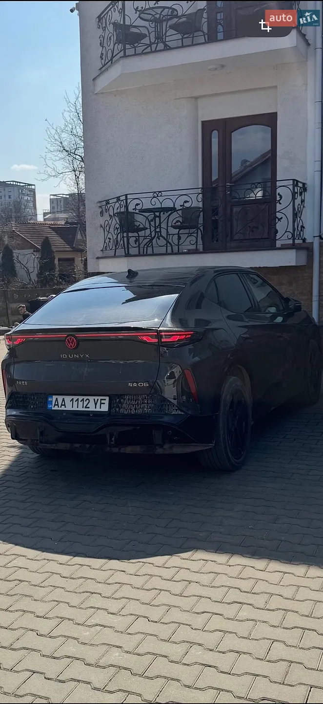 Volkswagen ID.UNYX 06, 2025