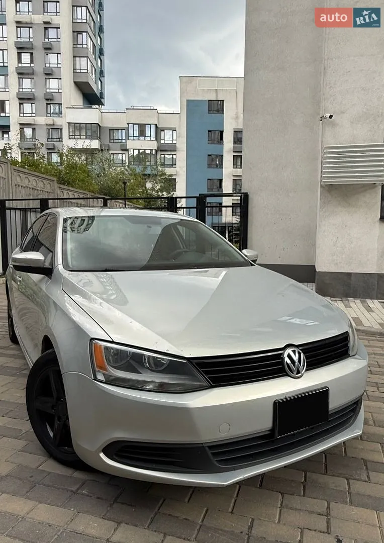 Volkswagen Jetta, 2011