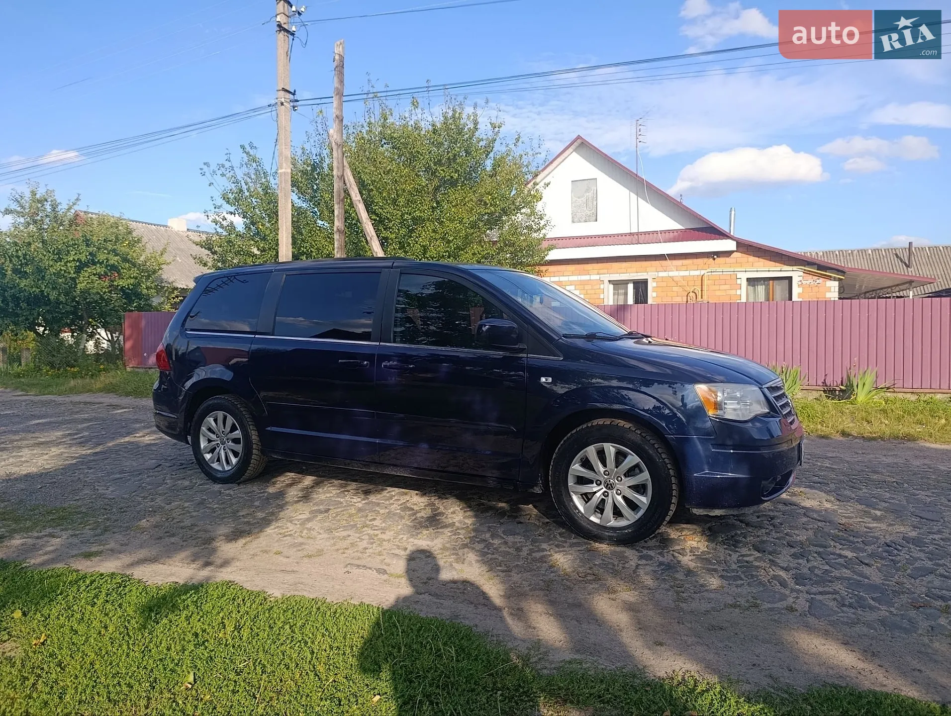 Volkswagen Routan, 2013