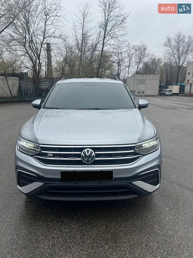 Volkswagen Tiguan 2021 — 1