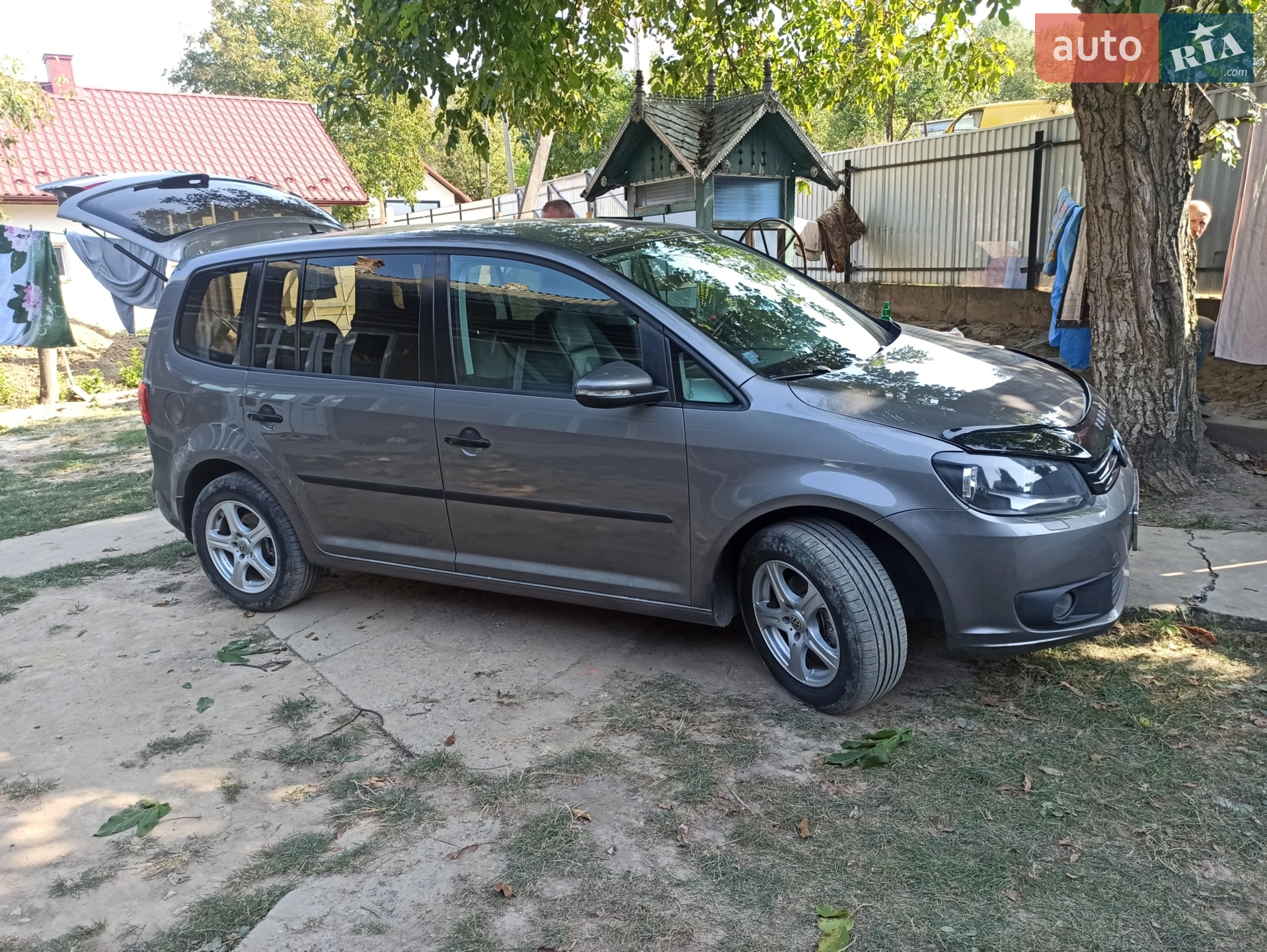 Volkswagen Touran, 2011