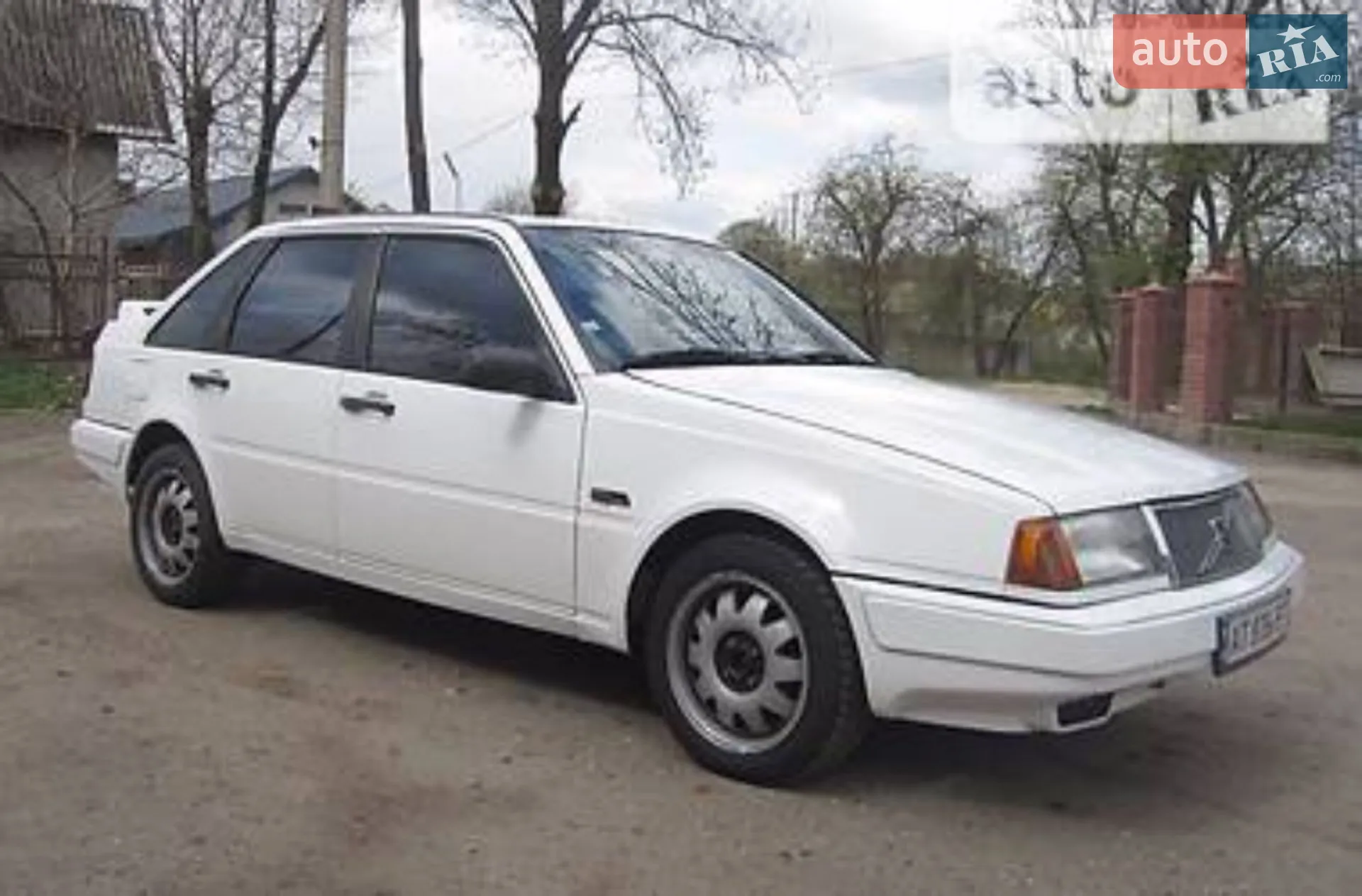 Volvo 440, 1990