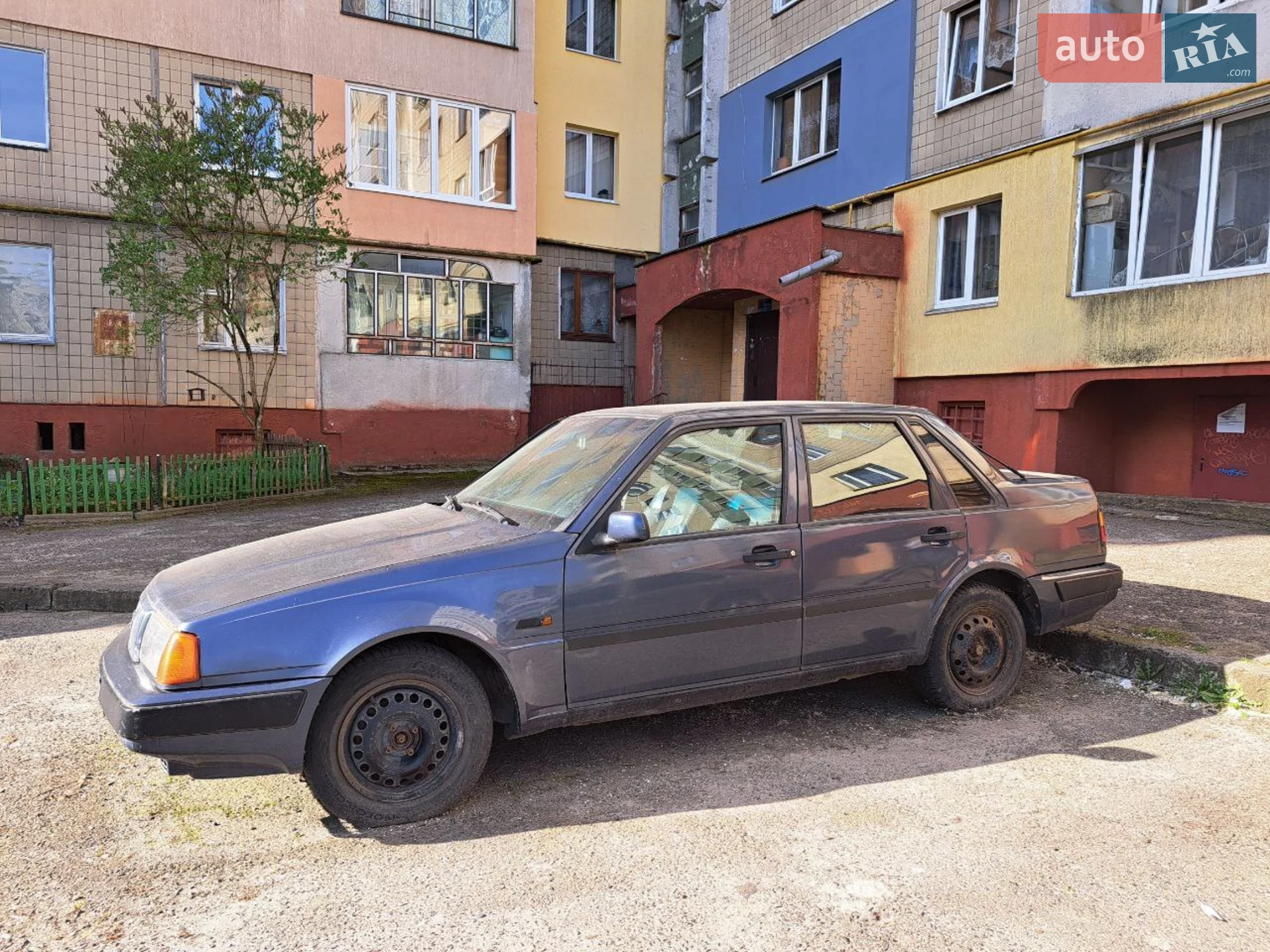 Volvo 460, 1993