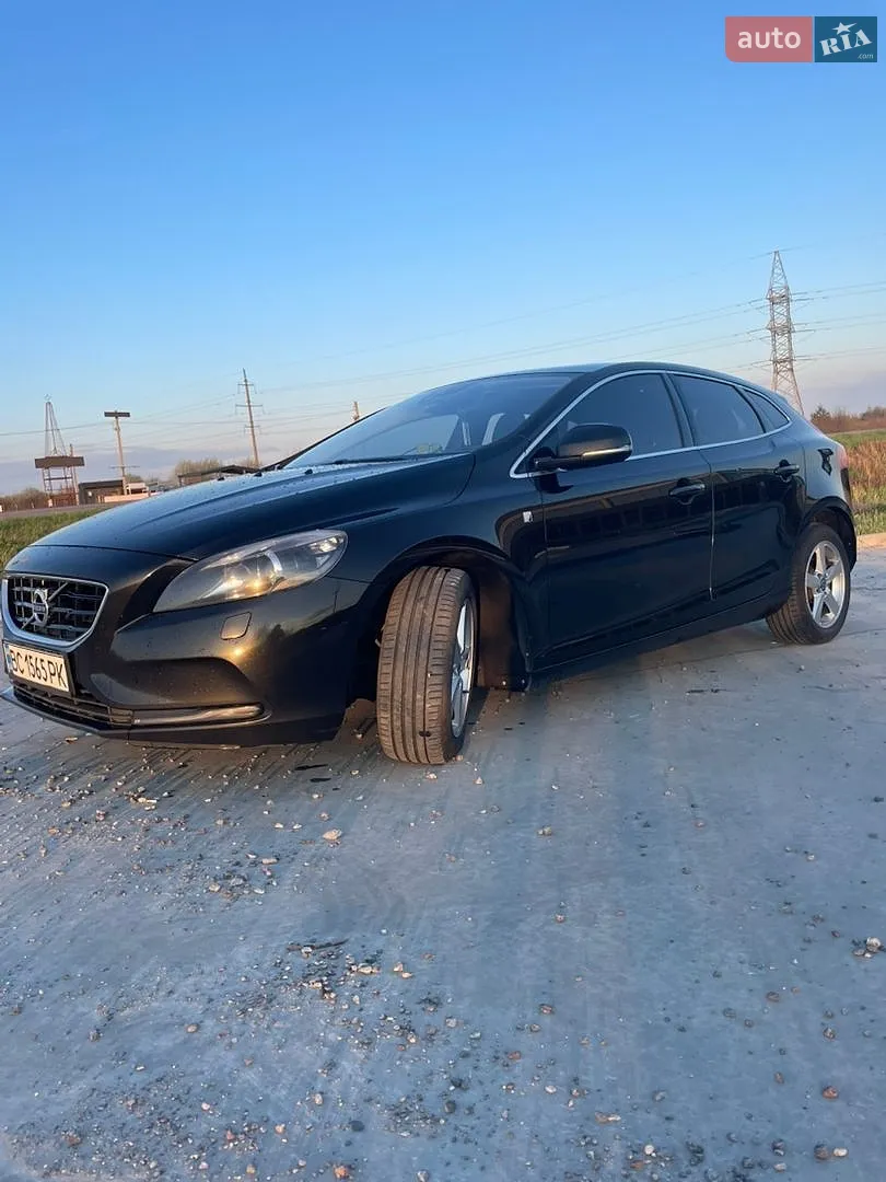 Volvo V40, 2015