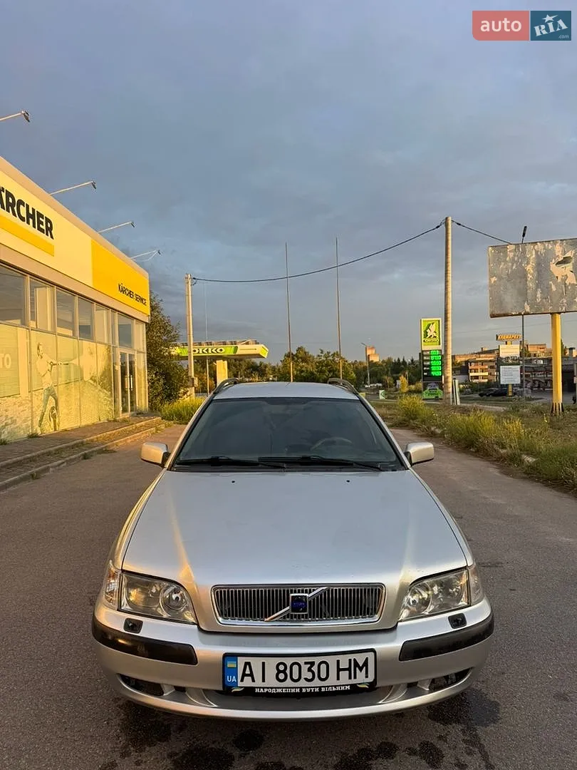 Volvo V40, 2000