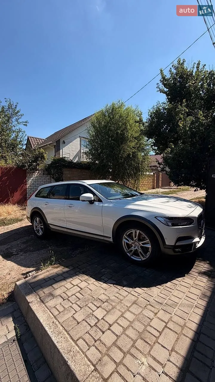 Volvo V90 Cross Country, 2017