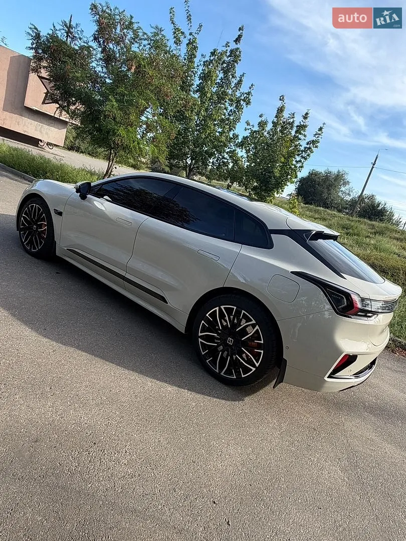 Zeekr 001, 2025