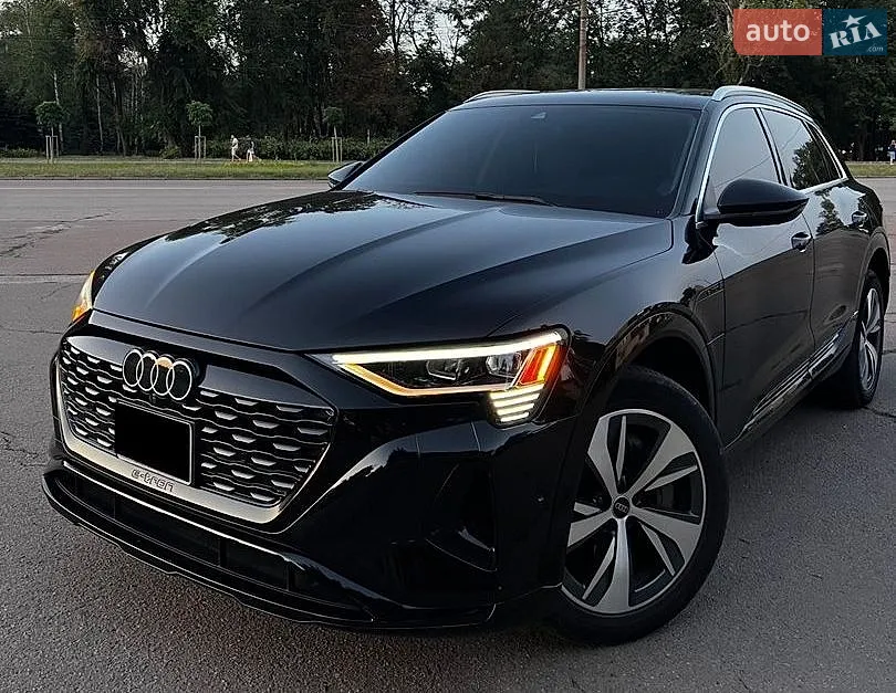 Audi Q8 e-tron 2023 — 1