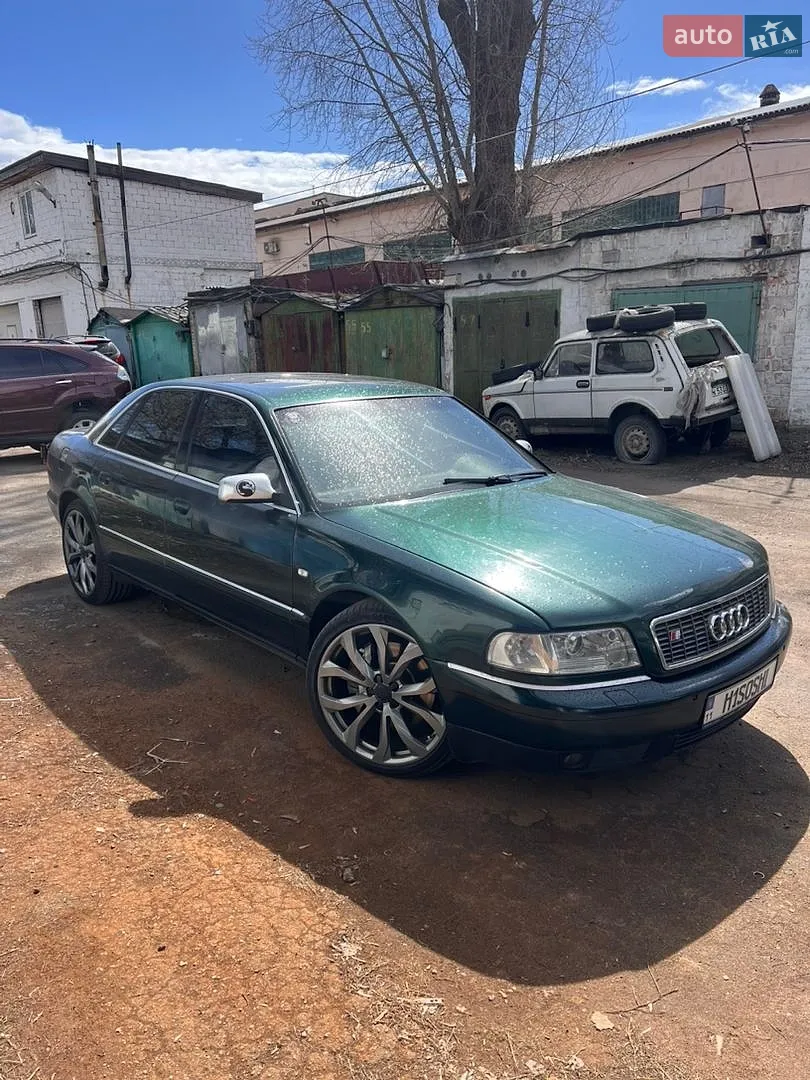 Audi S8, 2000