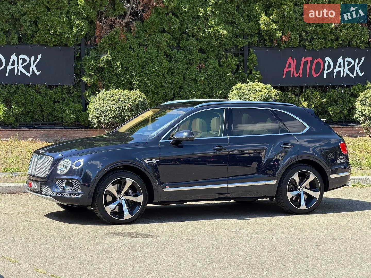 Bentley Bentayga, 2016