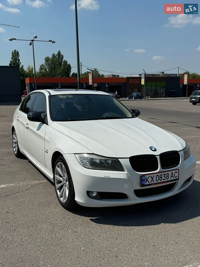 BMW 3 Series, 2011