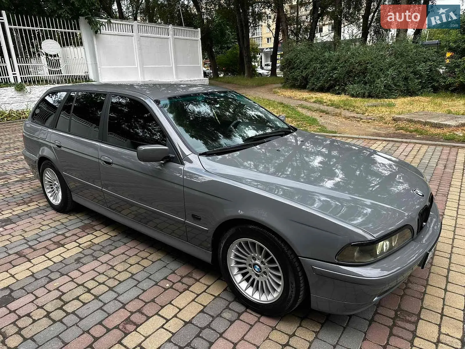 BMW 5 Series, 2001