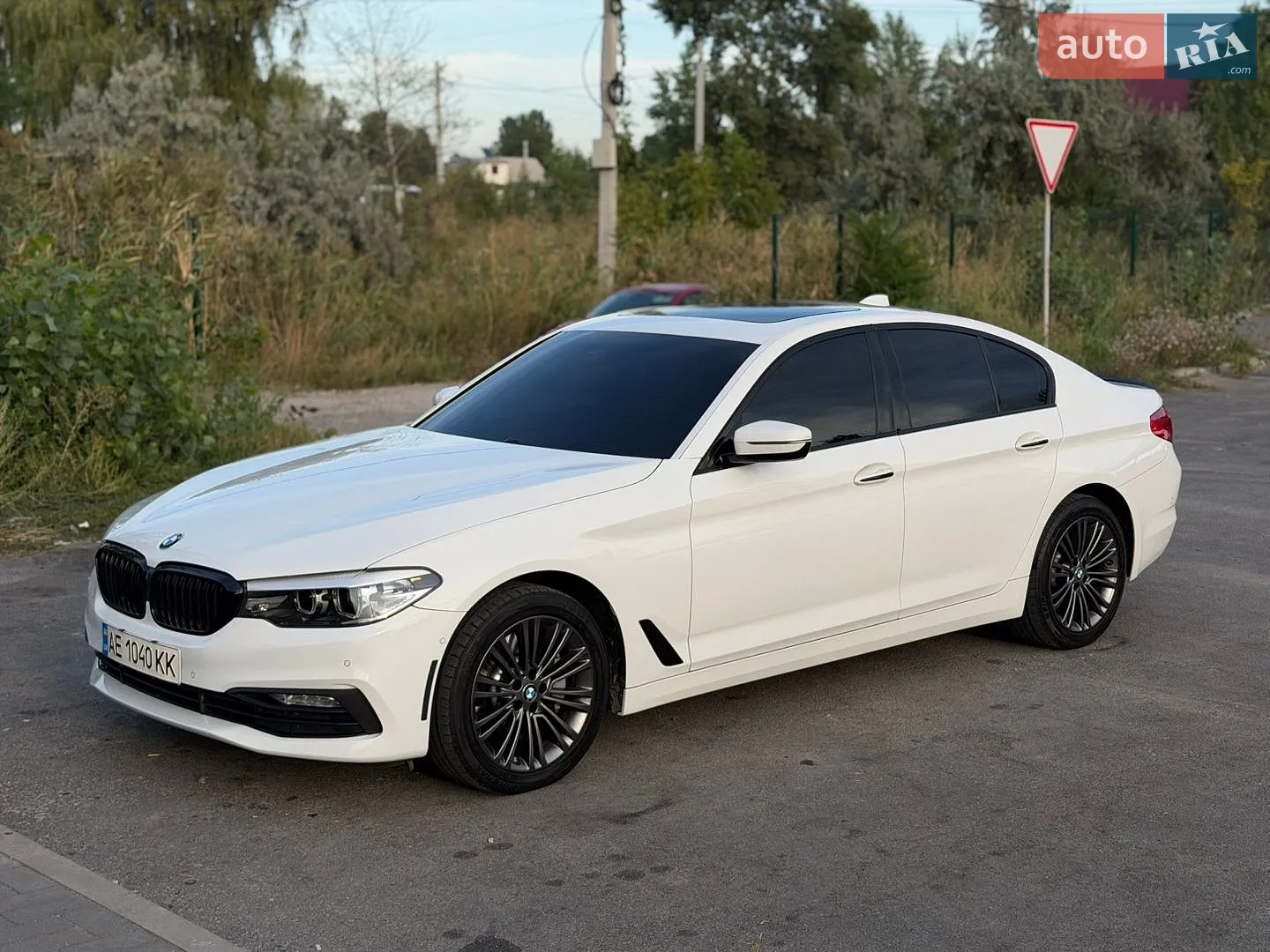 BMW 5 Series 2017 — 1