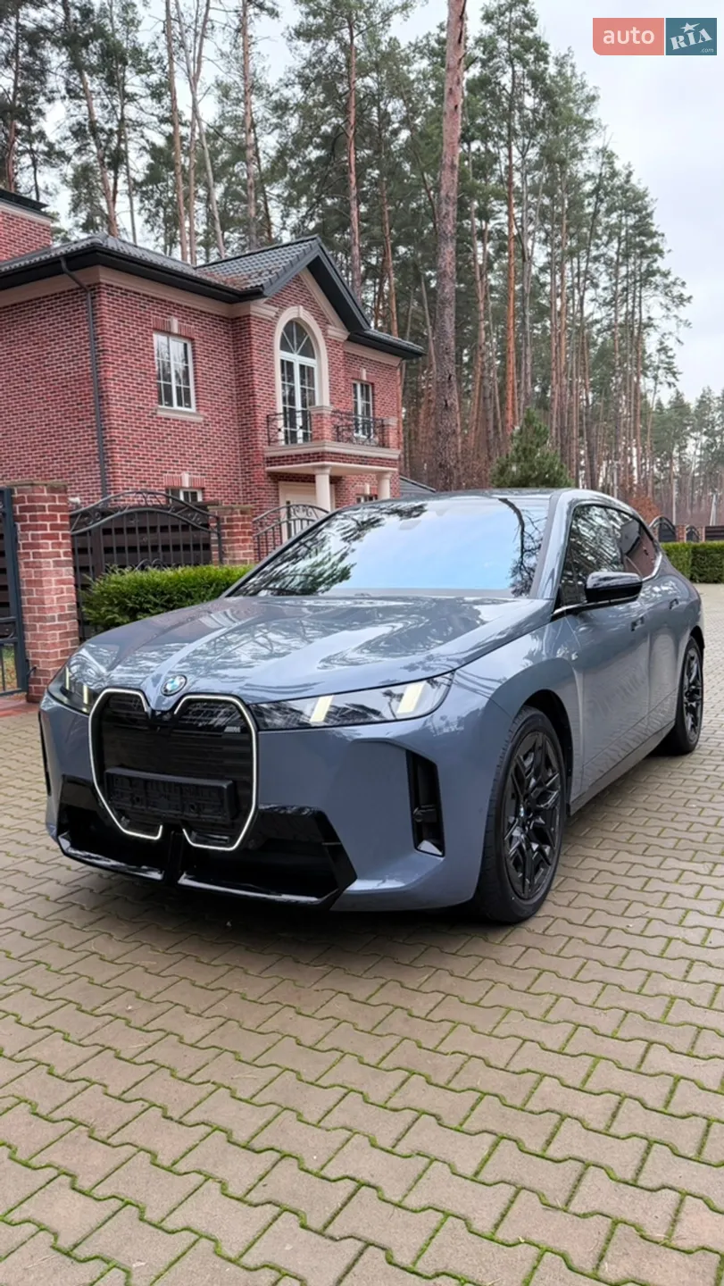 BMW iX, 2025