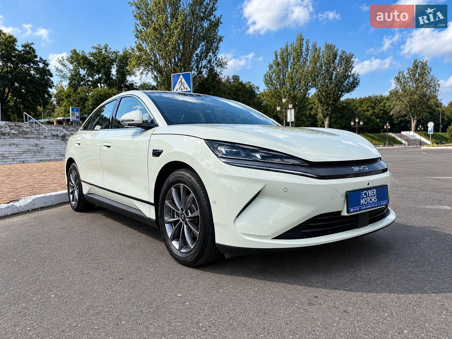 BYD Qin L, 2025