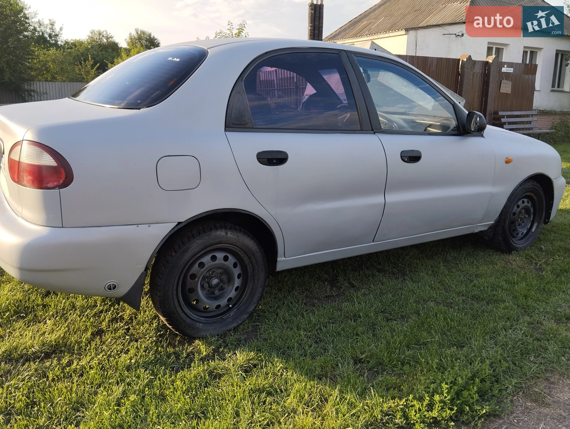 Daewoo Lanos, 1998
