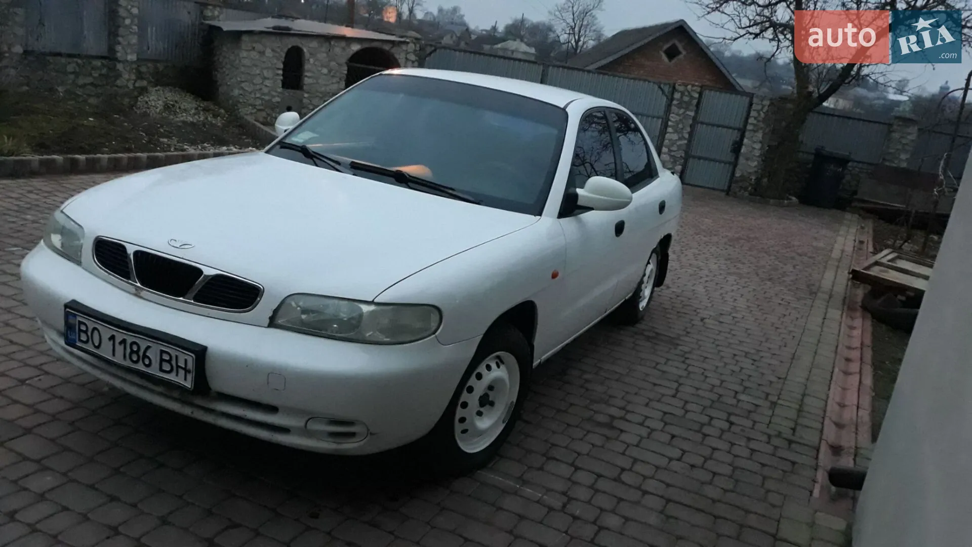 Daewoo Nubira, 1998