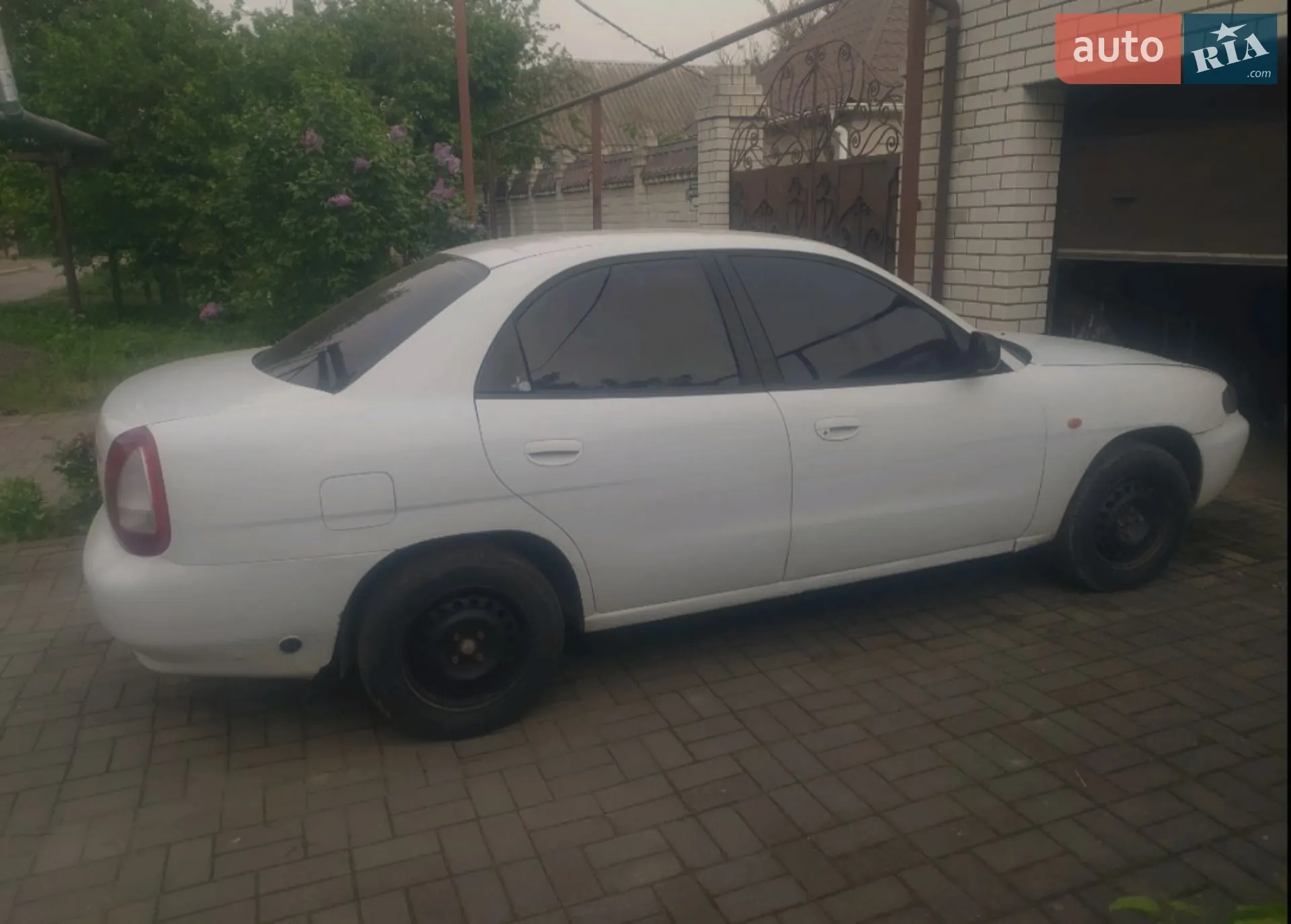 Daewoo Nubira, 1998