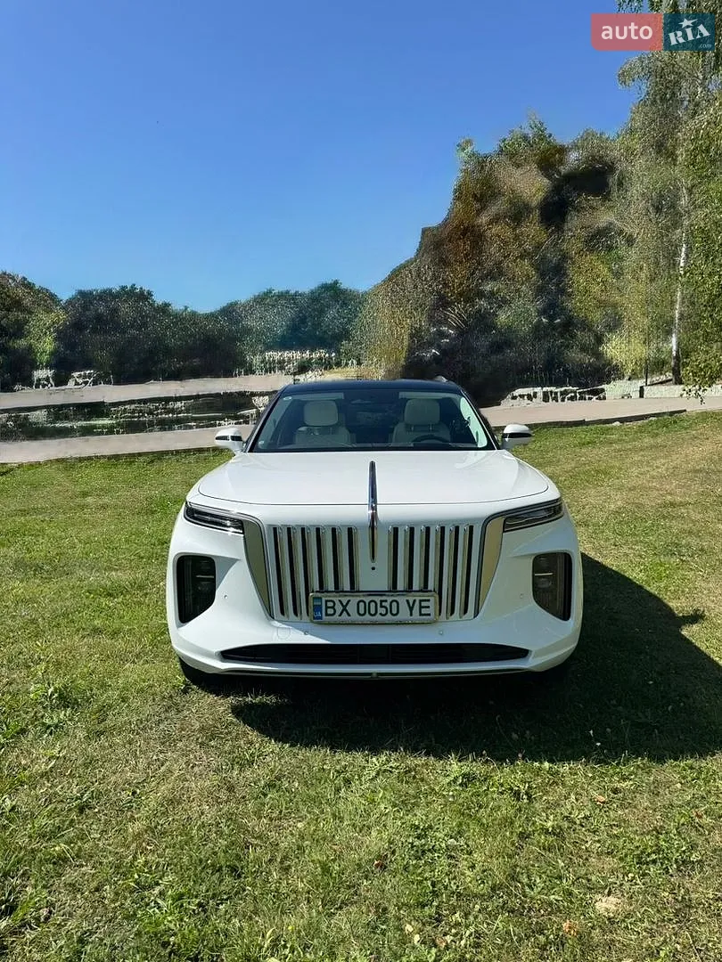 Hongqi E-HS9, 2022