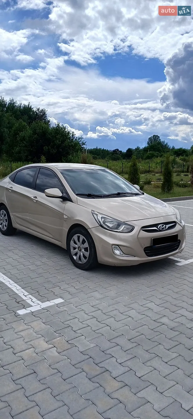 Hyundai Accent, 2011