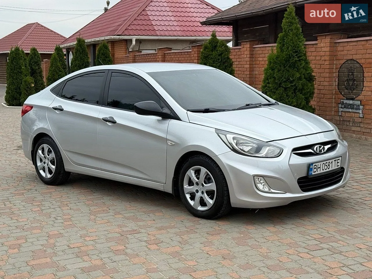 Hyundai Accent 2011 — 1