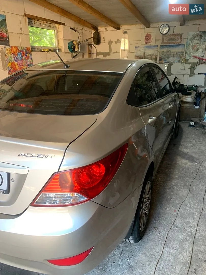 Hyundai Accent, 2011