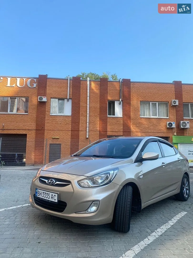 Hyundai Accent, 2011