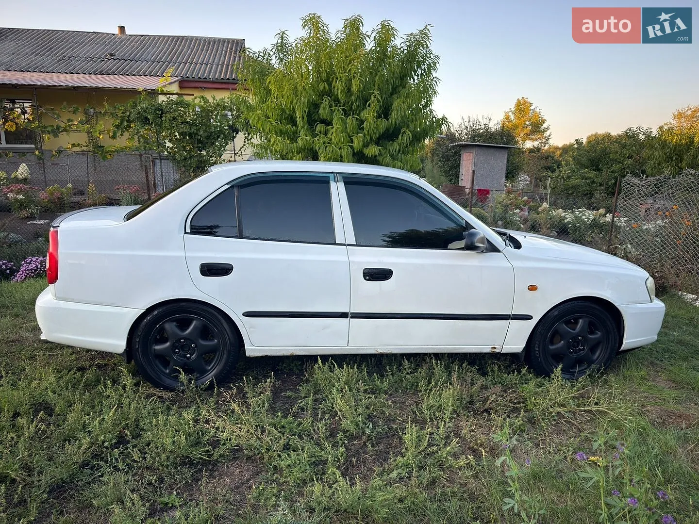 Hyundai Accent, 2001