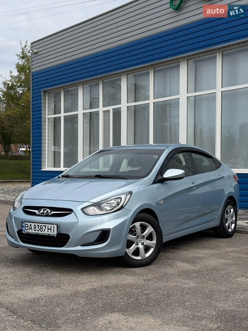 Hyundai Accent, 2011