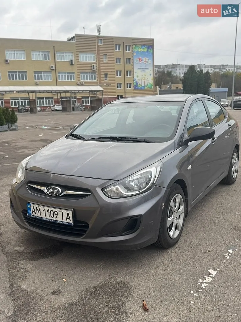 Hyundai Accent, 2011