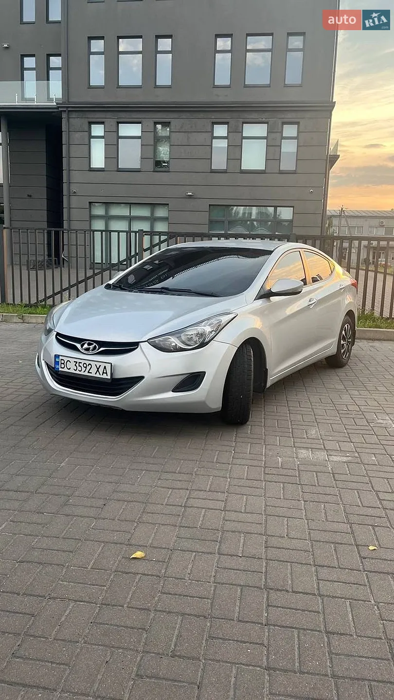 Hyundai Elantra, 2011
