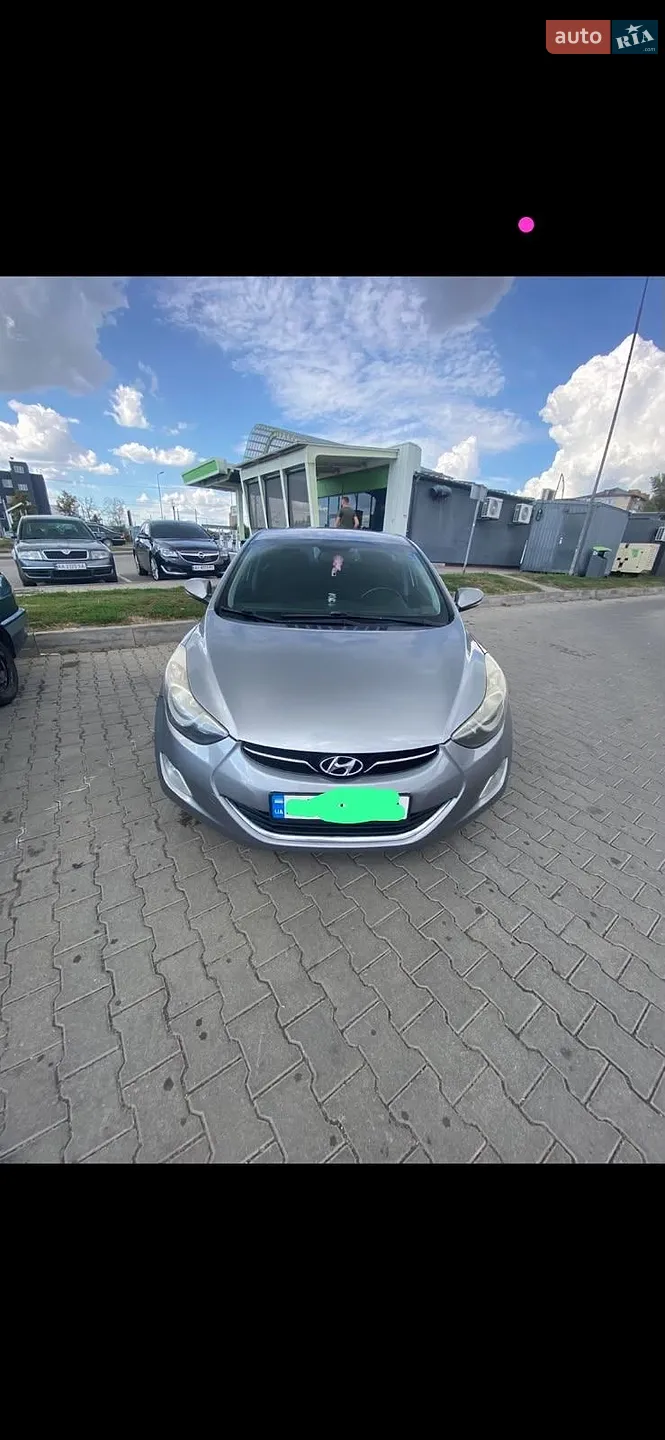 Hyundai Elantra, 2011