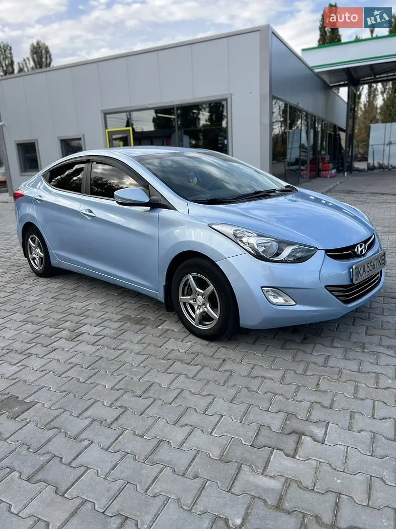 Hyundai Elantra, 2011
