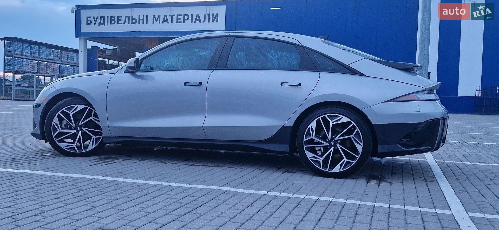 Hyundai Ioniq, 2023