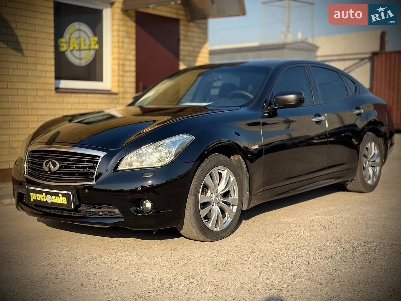 Infiniti M25, 2012