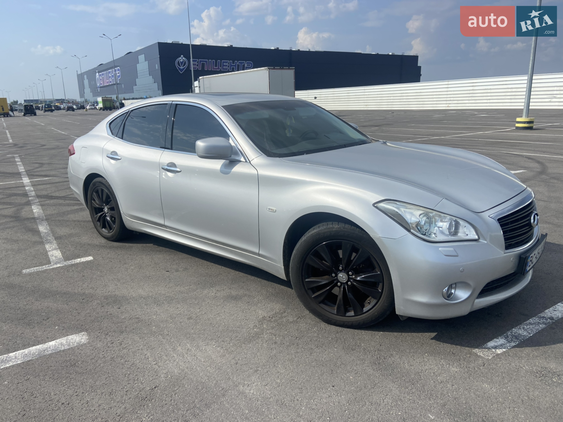 Infiniti M30, 2011