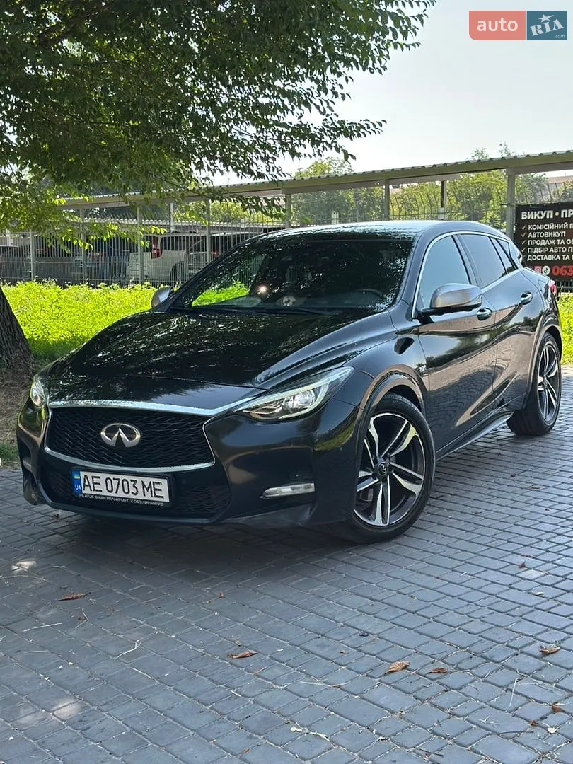 Infiniti Q30, 2016