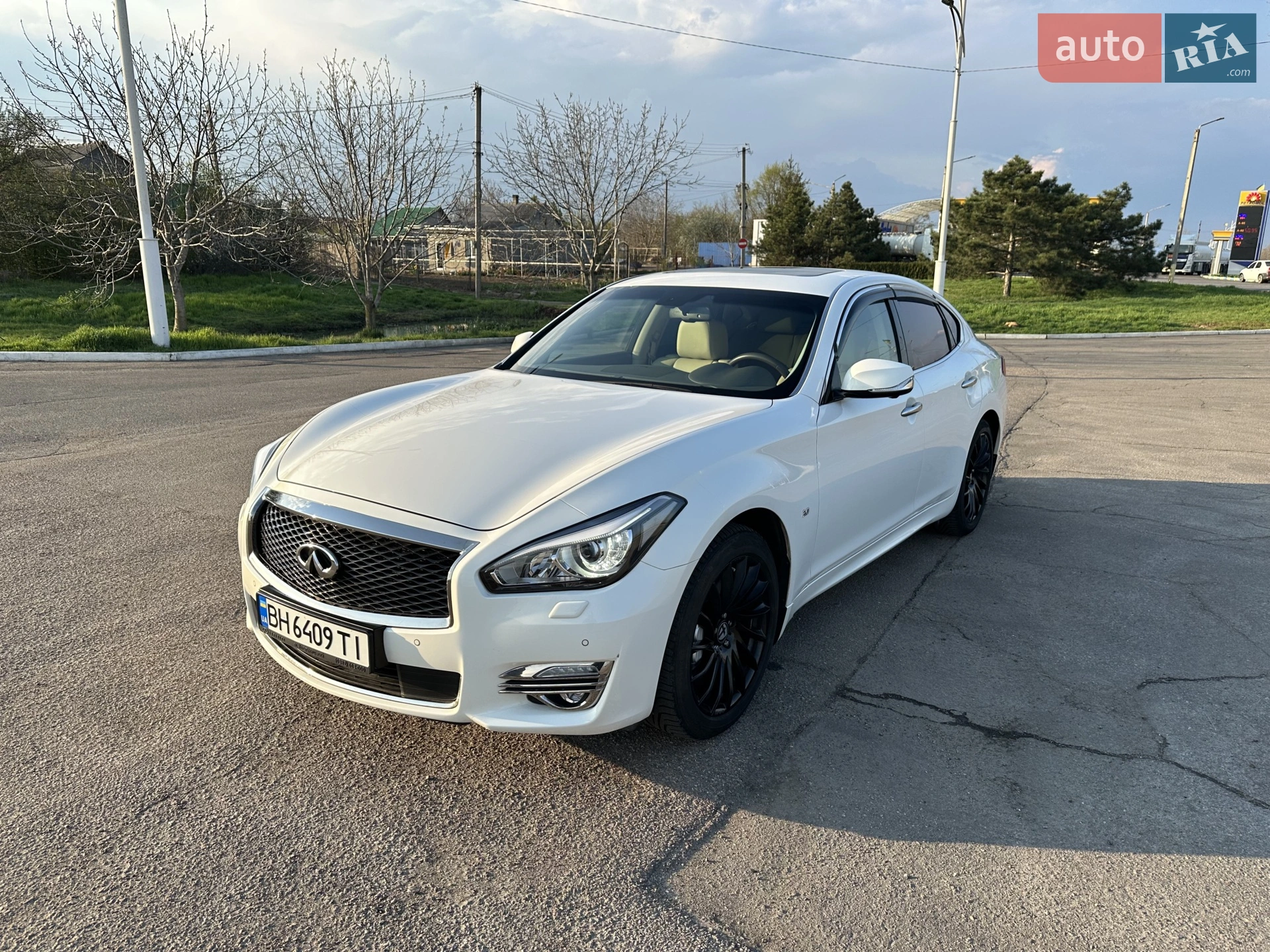 Infiniti Q70, 2015