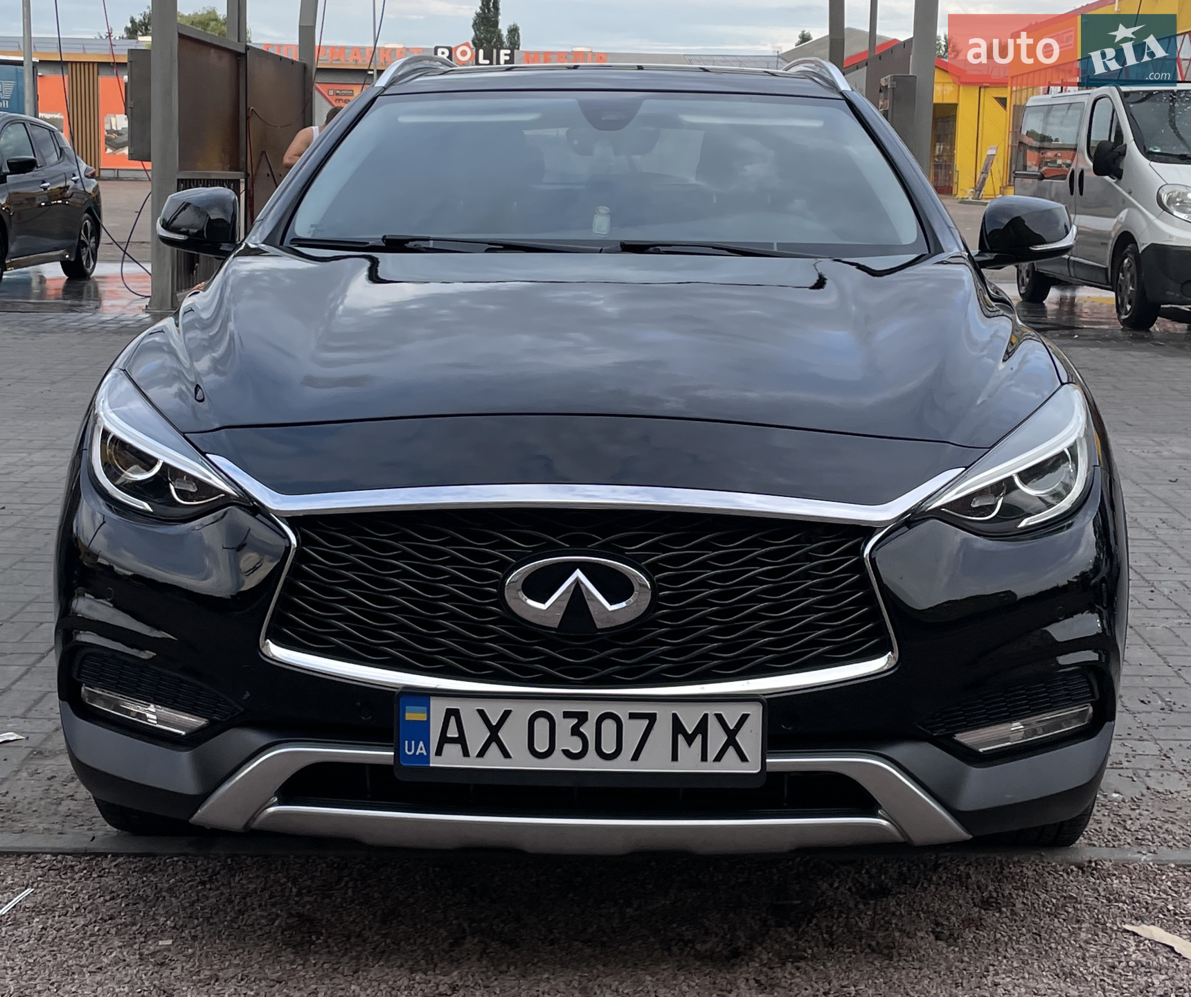 Infiniti QX30, 2016